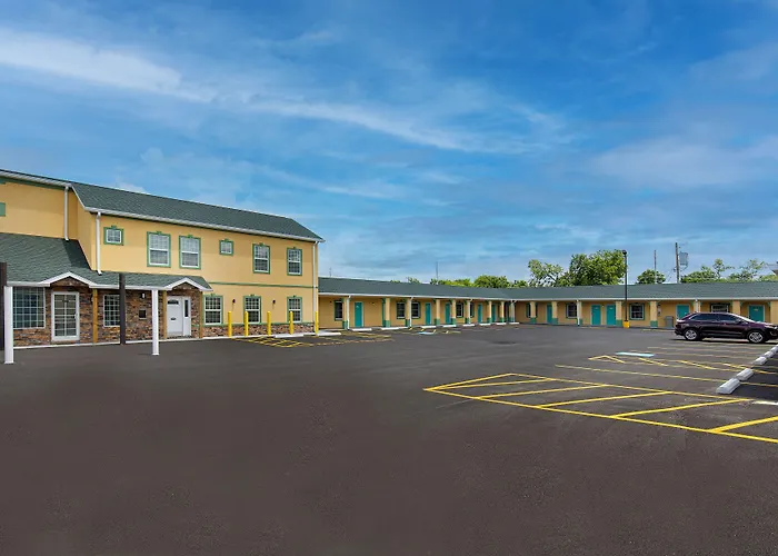 Motel: Cardinal Motel Bowling Green