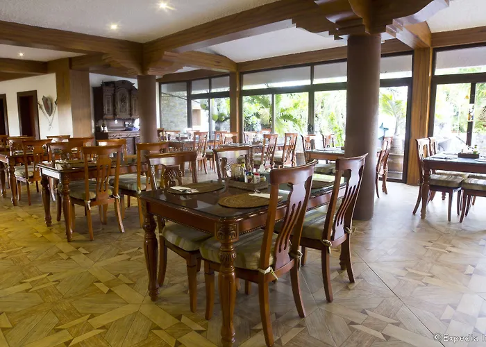 Lingganay Boracay Hotel Resort