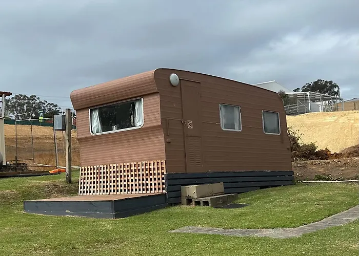 Pet Friendly hotel: Batemans Bay Holiday Park & Hostel