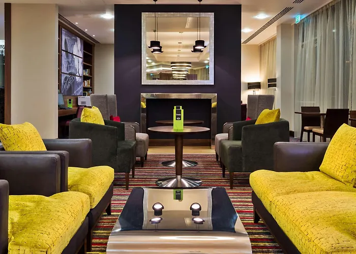 Pet Friendly hotel: Hampton By Hilton Luton Airport