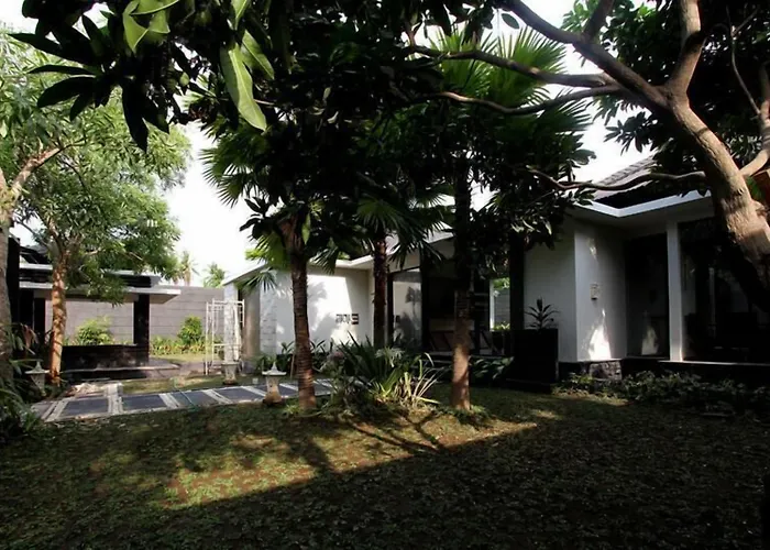 Villa avec piscine: Gino Feruci Villa Lovina By Kagum Hotels