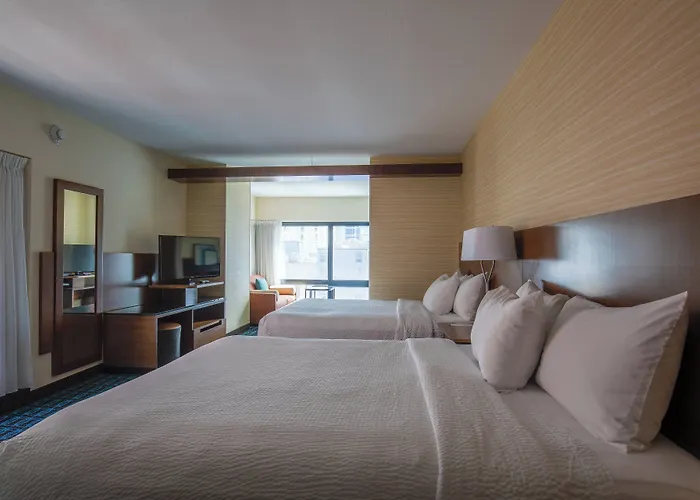 Beach hotel: Fairfield Inn And Suites Chicago Downtown-River North