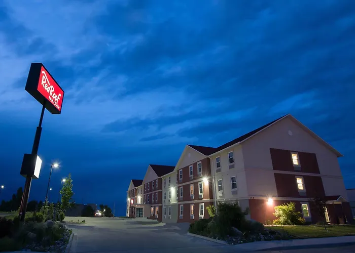 Red Roof Inn & Suites Dickinson