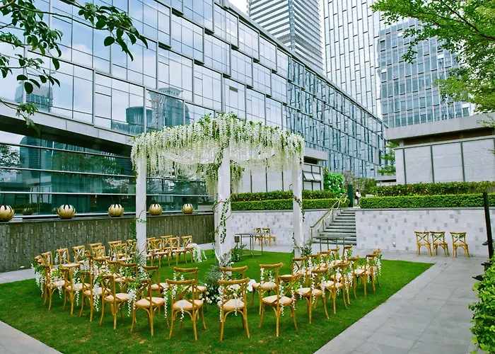 Central hotel: Four Seasons Hotel Shenzhen