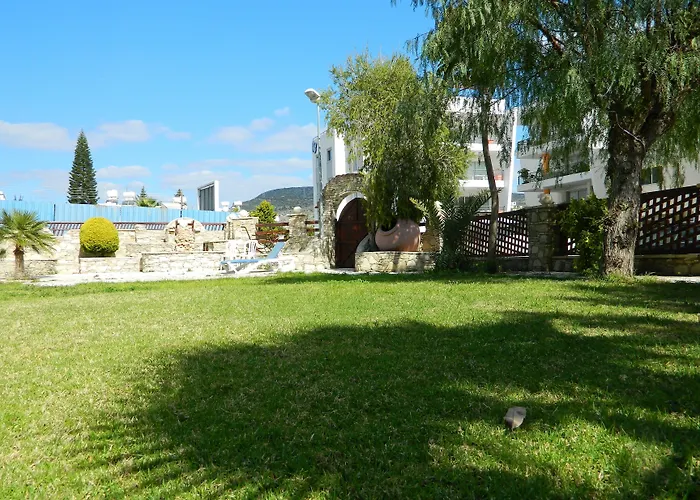 Cheap hotel: M. Moniatis Hotel