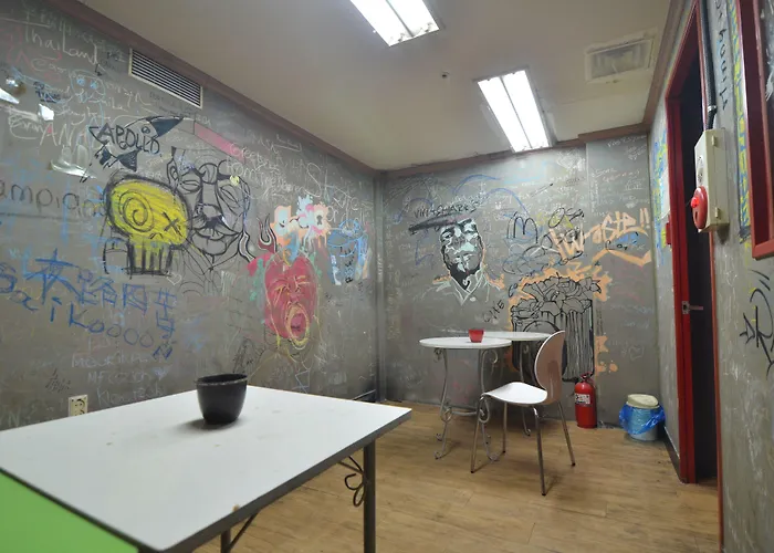 Guests house Kimchee Sinchon Guesthouse