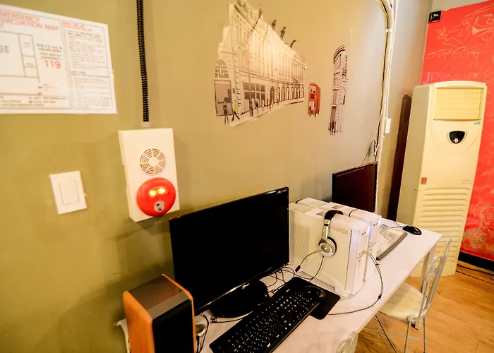 Guests house Kimchee Sinchon Guesthouse