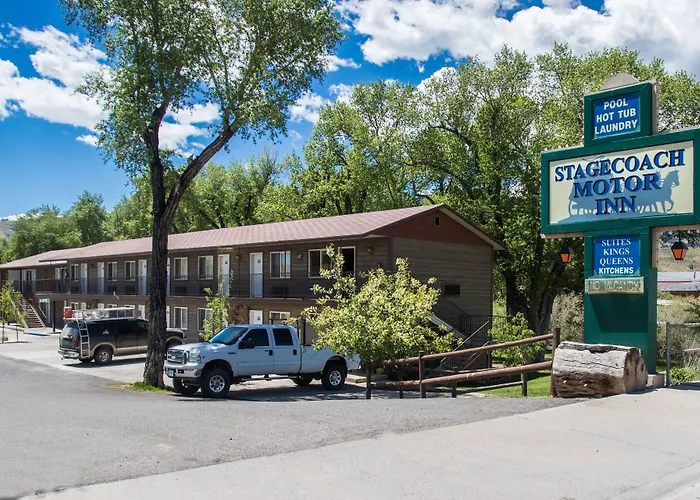 Stagecoach Inn & Suites