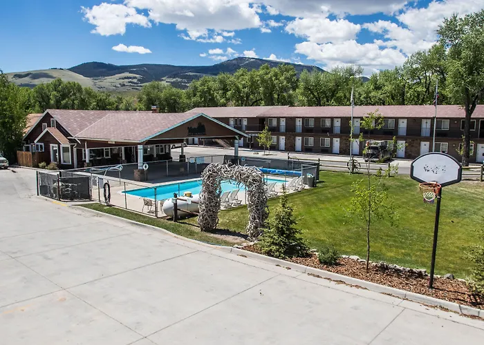 Stagecoach Inn & Suites