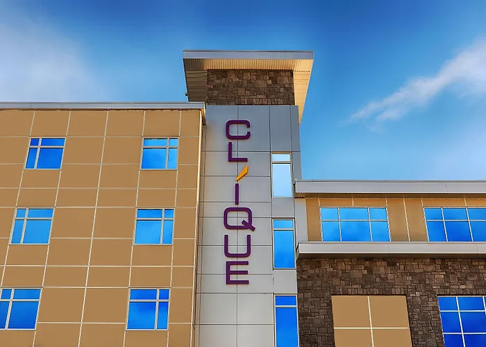 Clique Calgary Airport