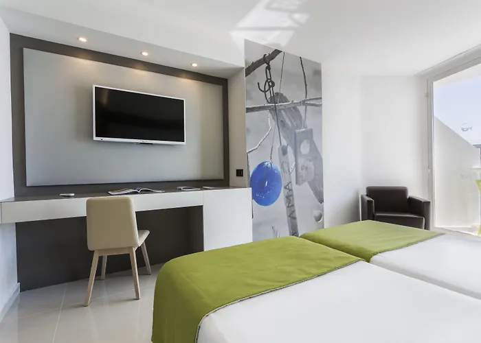 The Ibiza Twiins - 4* Sup