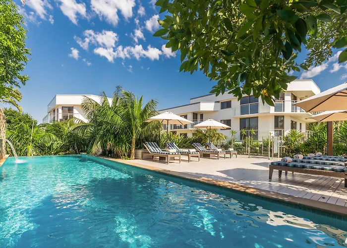 Bayview Beachfront Apartments, In Town Right On The Beach