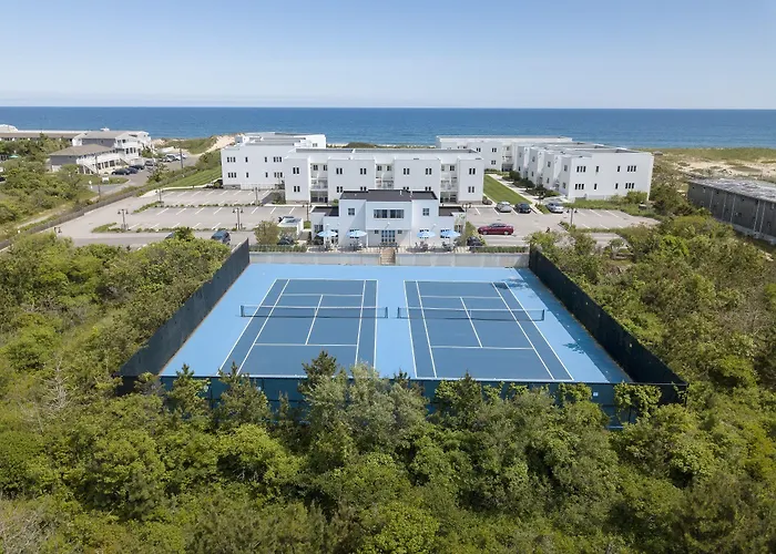 Hotel with pool: The Hermitage At Napeague