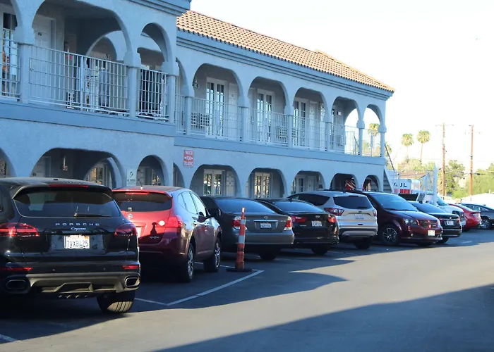 Hotel with view: Shalimar Hotel Of Las Vegas