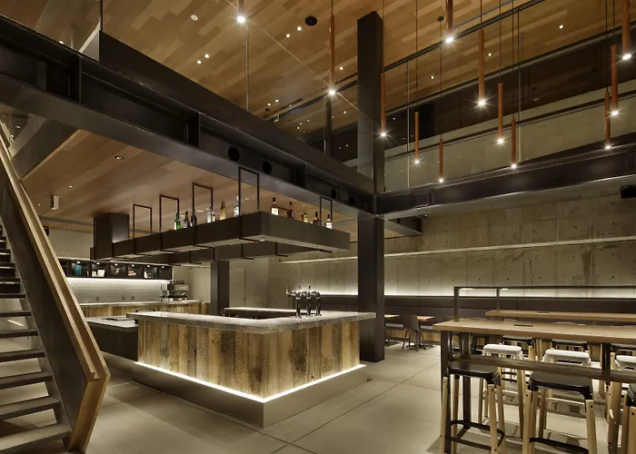 Hotel near College: Piece Hostel Sanjo
