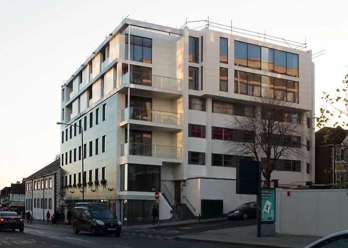 Family Hotel: St George'S Hotel - Wembley