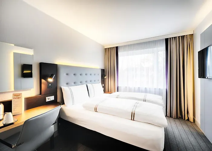 Central hotel: Premier Inn Koeln City Centre