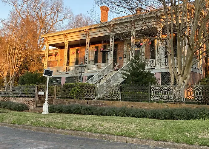 Corners Mansion Inn - A Bed And Breakfast