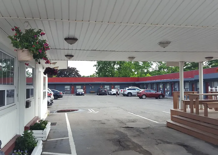  Niagara Inn & Suites