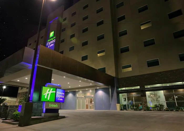 Hotel with pool: Holiday Inn Express & Suites Mexicali By Ihg