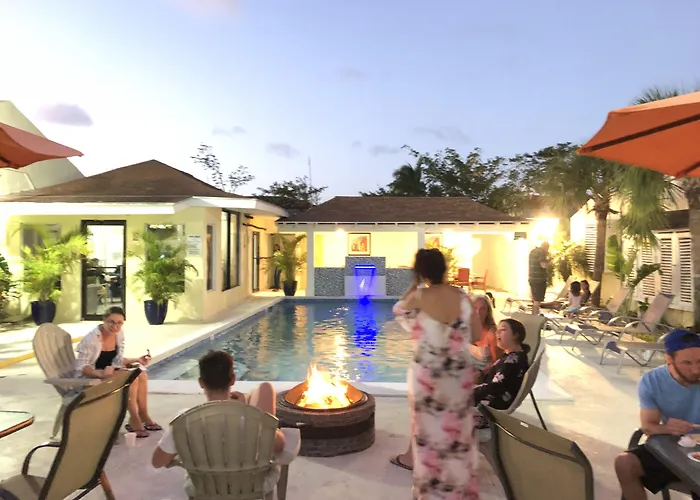 3 star hotel: Colony Club Inn & Suites