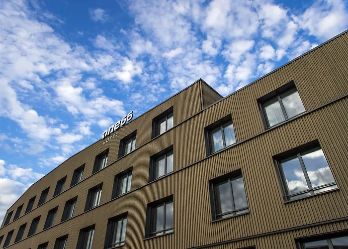 Hotel One66