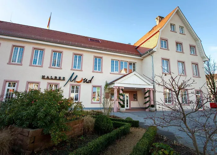 Hotel mit Hund Halber Mond