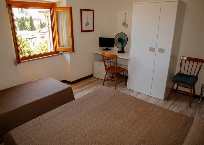 Pet Friendly hotel: Hotel Mom Assisi