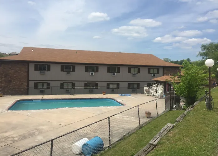 Hotel near College: Midway Budget Inn