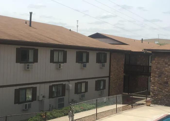 Hotel near College: Midway Budget Inn