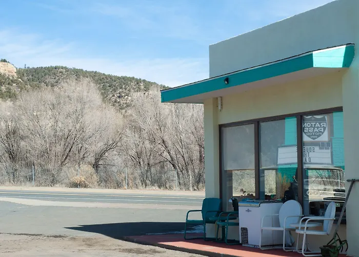 Motel: Raton Pass Motor Inn
