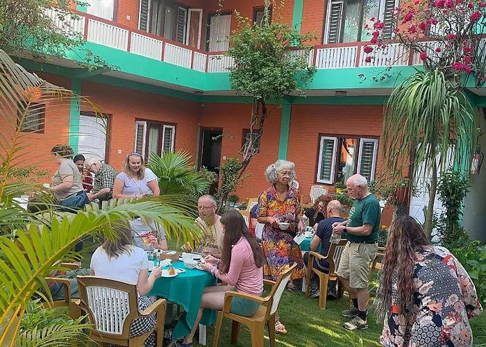 Romantic hotel: New Pokhara Lodge - Pokhara Lakeside