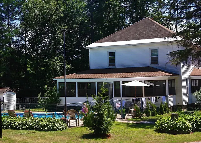 Motel: Profile Motel & Cottages