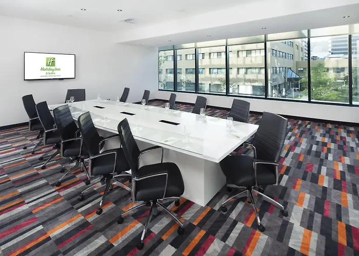 Hotels With Four Stars Holiday Inn & Suites - Montreal Centre-Ville Ouest By Ihg