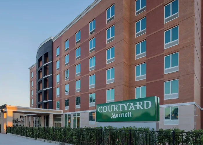 3 star hotel: Courtyard By Marriott New York Queens/Fresh Meadows