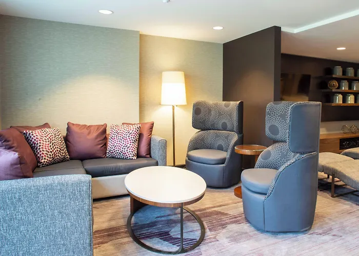 3 star hotel: Courtyard By Marriott New York Queens/Fresh Meadows