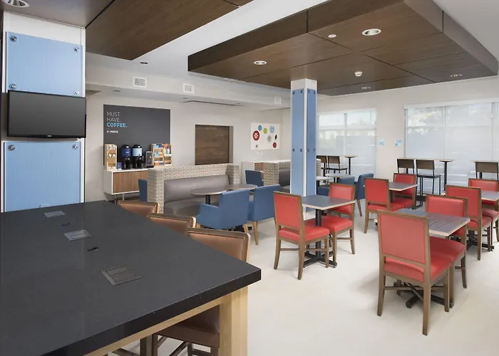 Holiday Inn Express & Suites San Antonio North-Windcrest By Ihg