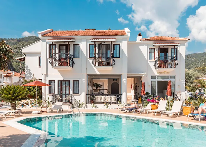 Hotels with pool Bronze