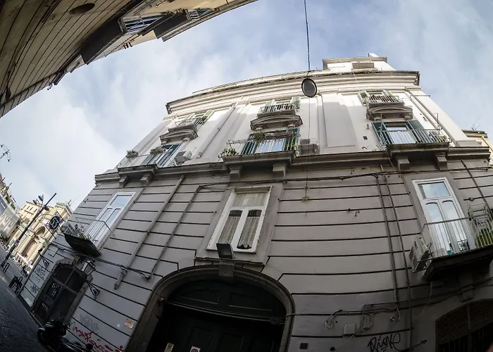 Casa degli ospiti: Le 4 Stagioni Dante's Suites H Napoli Centro, by ClaPa Group