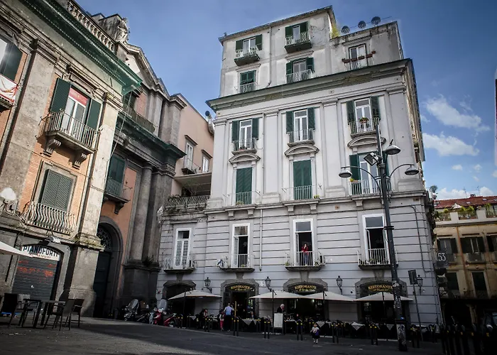 Casa degli ospiti: Le 4 Stagioni Dante's Suites H Napoli Centro, by ClaPa Group