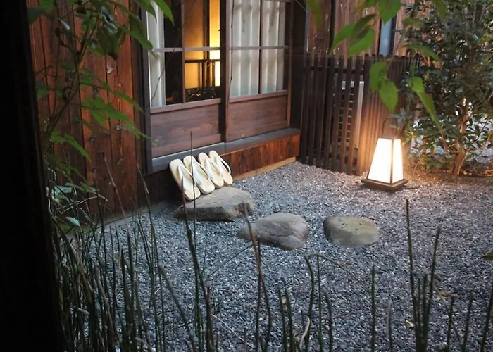 Hostel: Haruya Umekoji