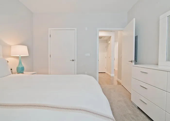 Hotel near College: Global Luxury Suites In Menlo Park