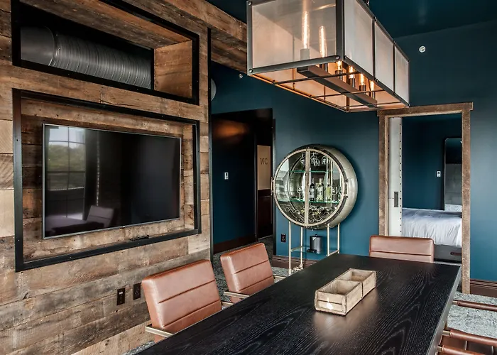 Jacuzzi hotel: Ironworks Hotel Indy