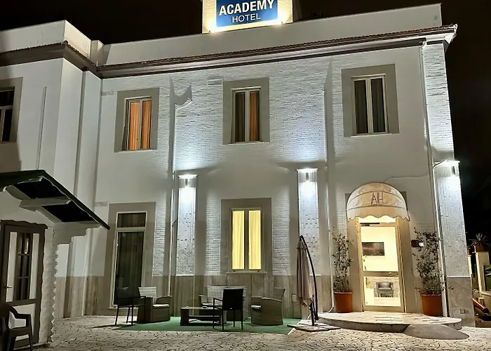 Hotel all'aeroporto: Academy Hotel