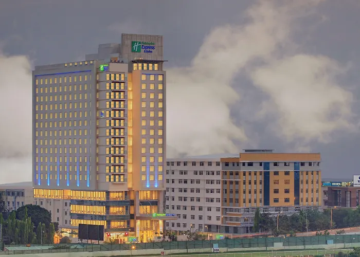 Central hotel: Holiday Inn Bengaluru Racecourse By Ihg