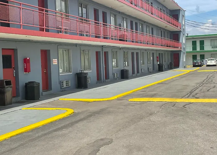 Motel: Budgetel Inn And Suites - Louisville