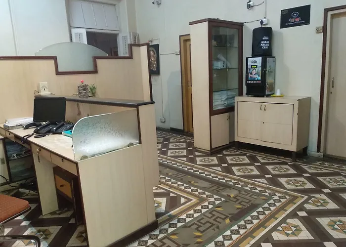Cheap hotel: Carlton Hotel Mumbai - Behind Taj Mahal Palace Colaba Mumbai