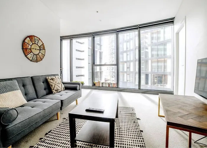 Bed and Breakfast Airtrip On Margaret Street In Cbd