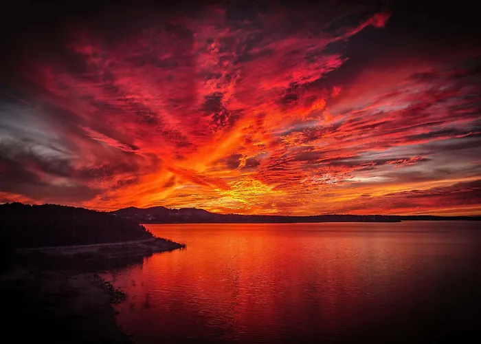 Holiday Lodge On Canyon Lake
