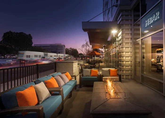 Hotel with pool: Hyatt House San Jose Airport